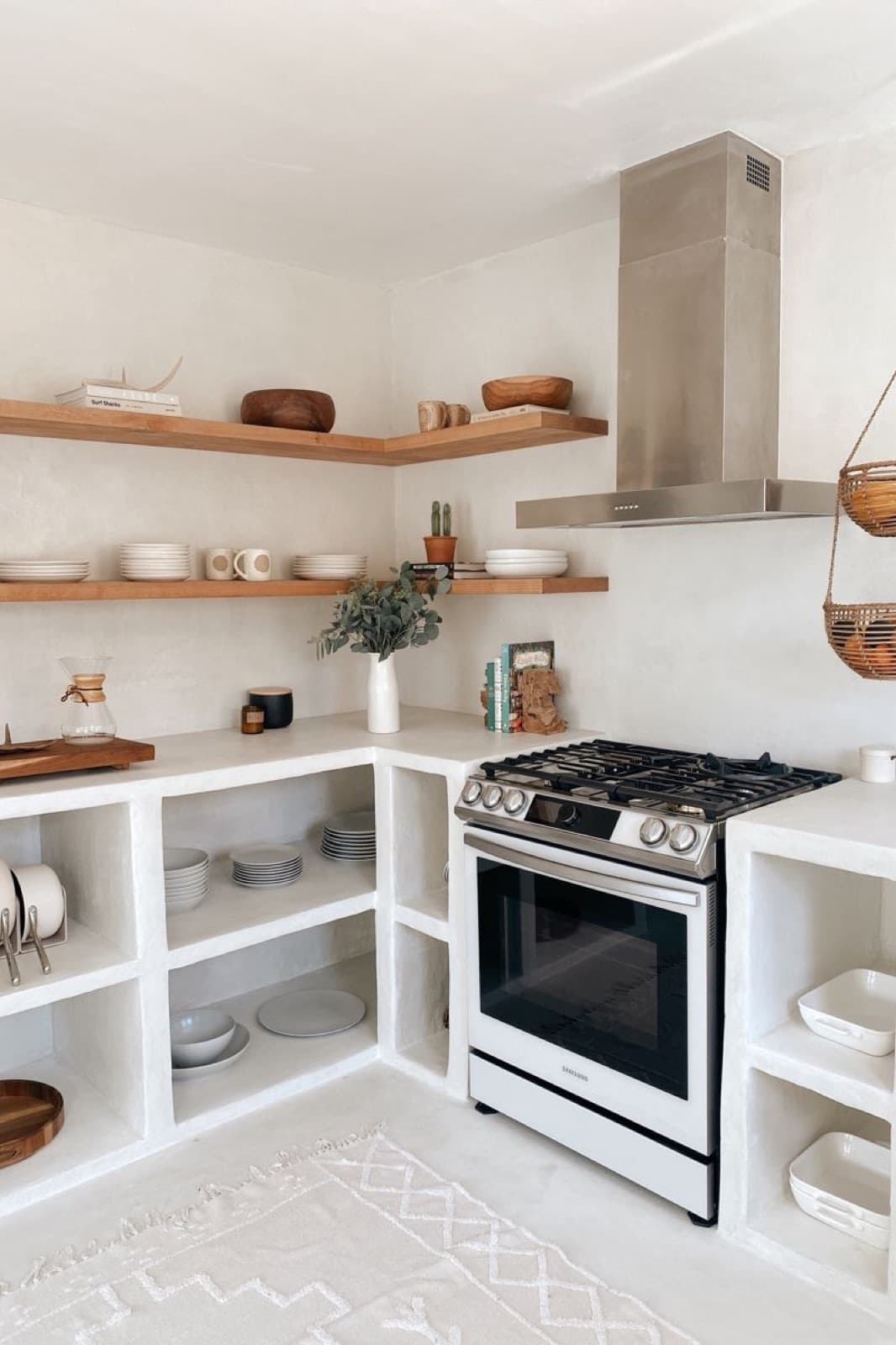 Seamless microcement kitchen surfaces with no grout lines